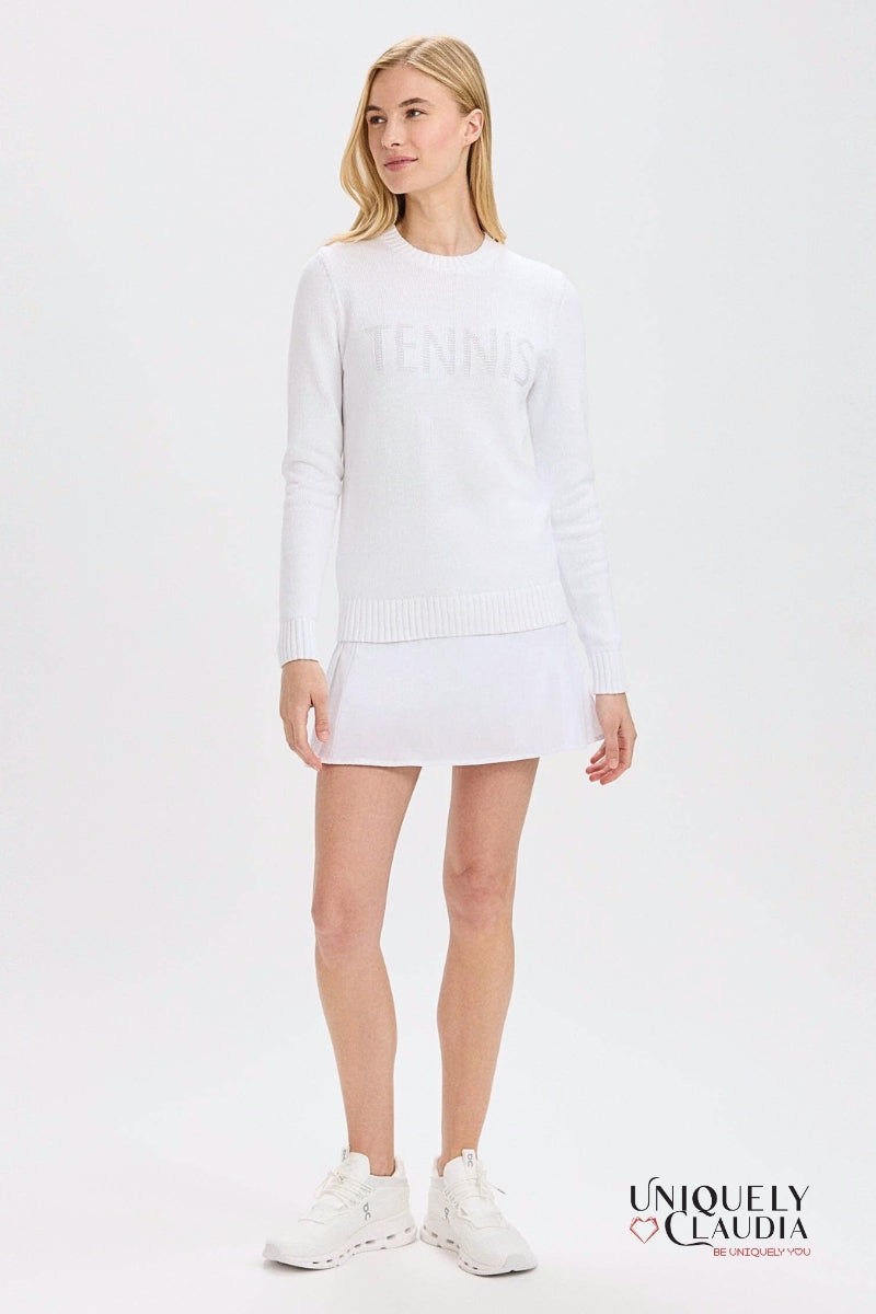 Woman wearing a white outfit