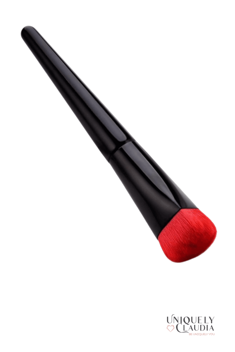 Heart-Shaped Foundation Brush - UNIQUELY CLAUDIA