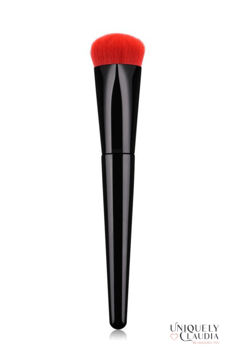 Heart-Shaped Foundation Brush - UNIQUELY CLAUDIA