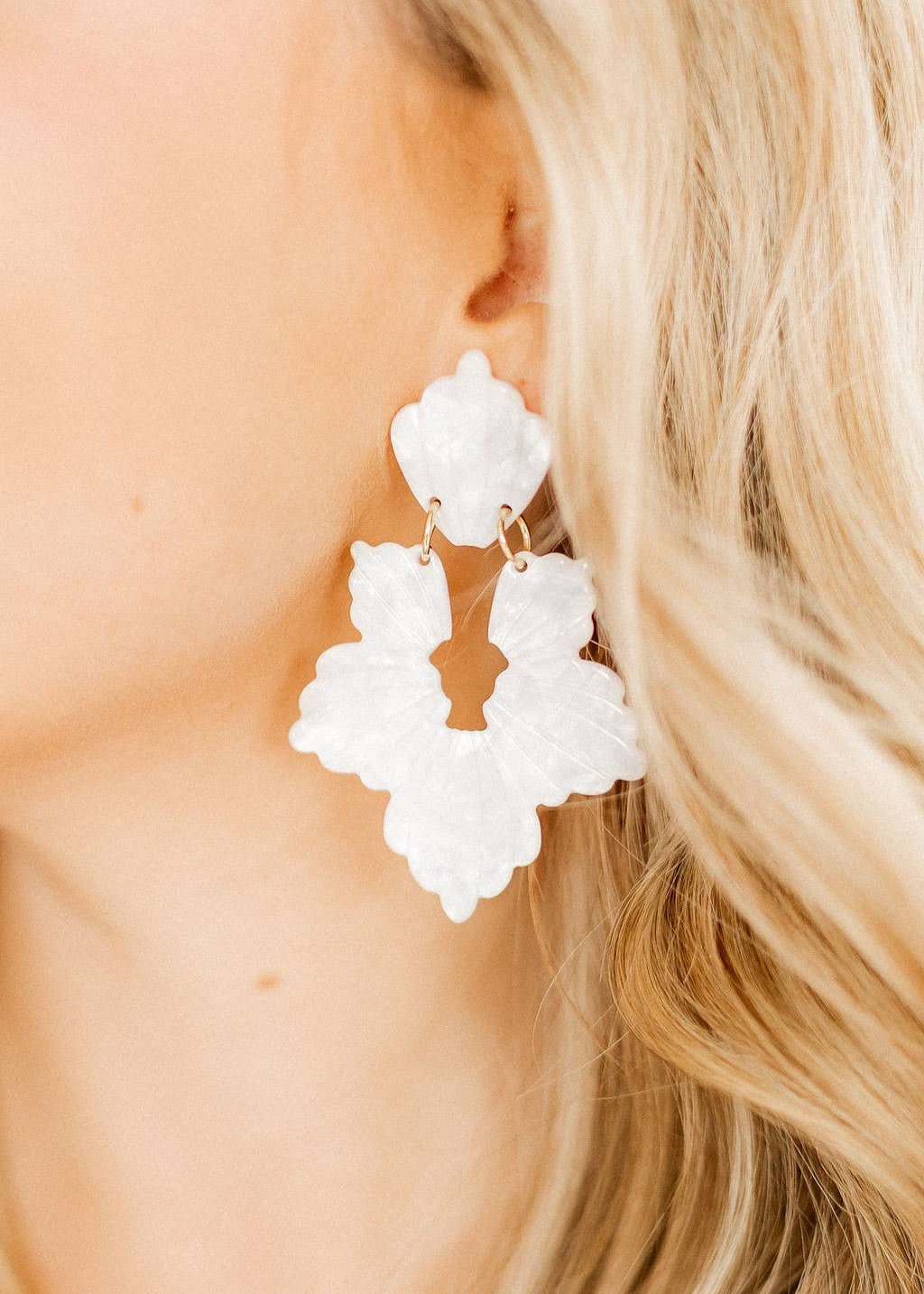 LINNY: Michelle Pearl White Earrings | Uniquely Claudia