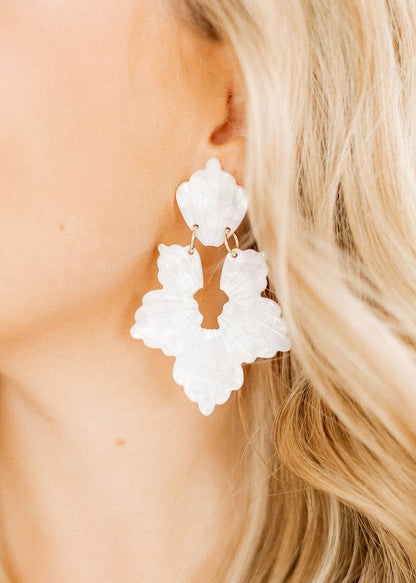 LINNY: Michelle Pearl White Earrings | Uniquely Claudia