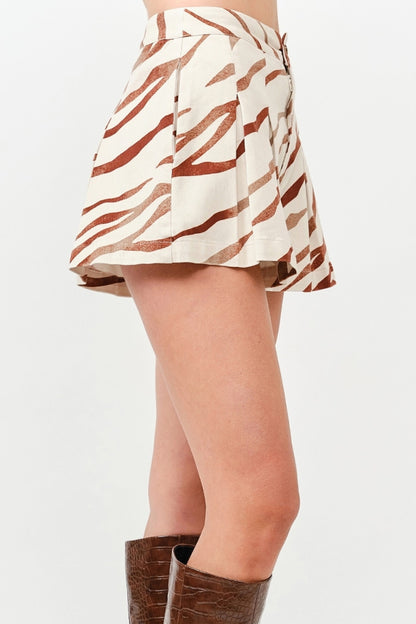 Skirt with brown and white pattern worn by a person on a white background