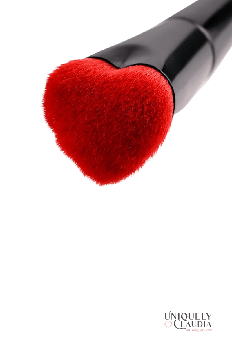 Heart-Shaped Foundation Brush - UNIQUELY CLAUDIA