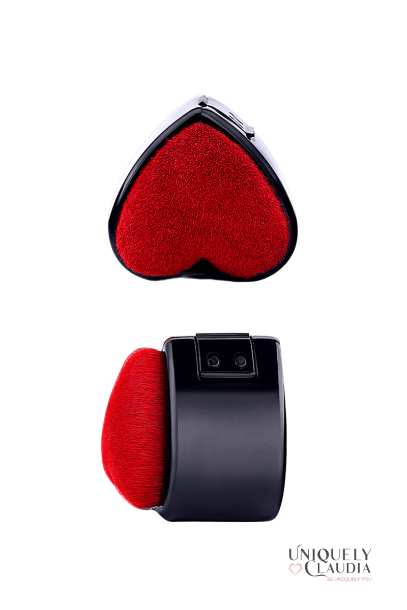 Heart-Shaped Kabuki Travel Brush - UNIQUELY CLAUDIA